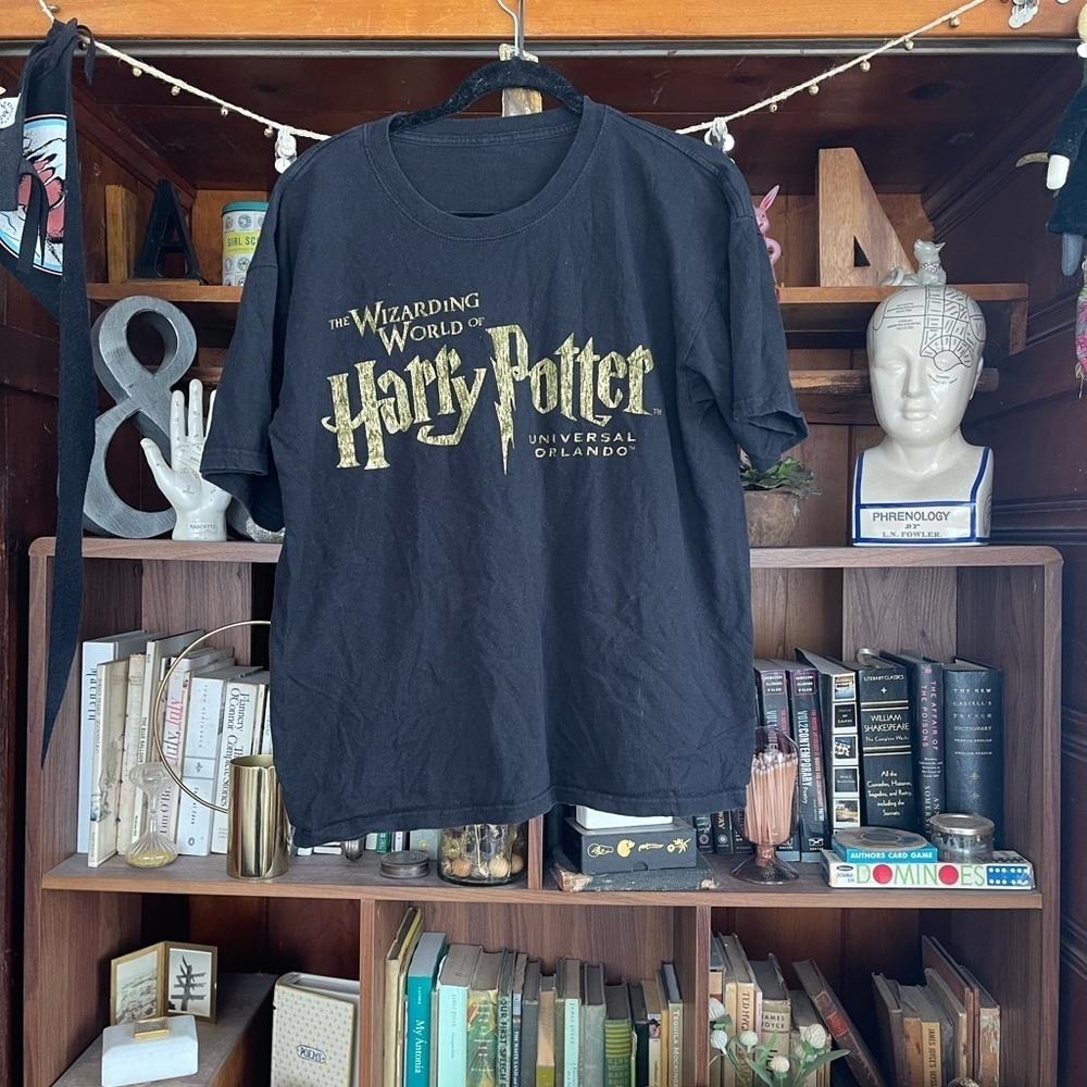 Wizarding world of Harry Potter tee sz large